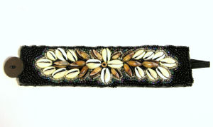 BRACCIALE CON CONCHIGLIE E LACCI CM 4