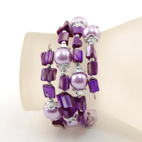 BRACCIALI IN METALLO E MADREPERLA COLORATE