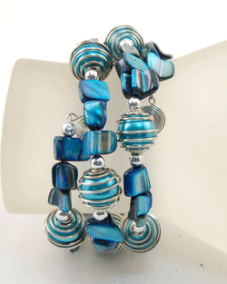 BRACCIALI IN METALLO E MADREPERLA COLORATE - Image 9