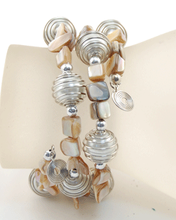 BRACCIALI IN METALLO E MADREPERLA COLORATE - Image 10