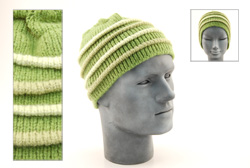 CUFFIA IN LANA LAVORATA A TRECCE