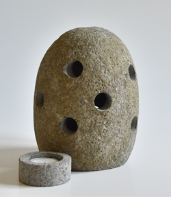 PORTA CANDELE IN PIETRA CON FORI CM