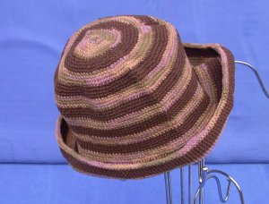 CAPPELLO DA DONNA A UNCINETTO MULTICOLOR - Image 8