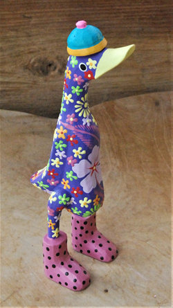 ANATRA IN PIEDI IN LEGNO DIPINTO FIORI CM 27