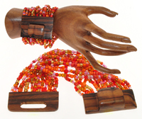 BRACCIALI ELASTICI PERLINE PEPESALE E FIBBIA IN LEGNO