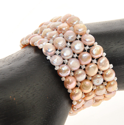 BRACCIALE 4 FILI CON PERLE DI FIUME BIANCHE