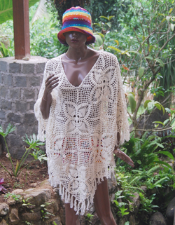 PONCHO LARGO IN COTONE LAVORATO AD UNCINETTO MOTIVO FIORE