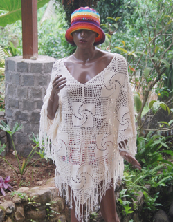 PONCHO LARGO IN COTONE LAVORATO AD UNCINETTO MOTIVO VENTAGLIO