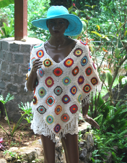 PONCHO MEDIO IN COTONE LAVORATO AD UNCINETTO MOTIVO BOLA CON PALLE COLORATE PICCOLE