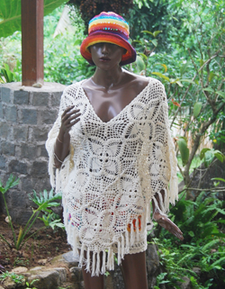 PONCHO MISURA MEDIA IN COTONE LAVORATO AD UNCINETTO MOTIVO ANANAS