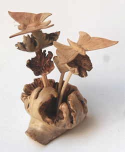 COMPOSIZIONE IN LEGNO PARASSITATO 2 FARFALLE APPOGGIATE SU FIORI