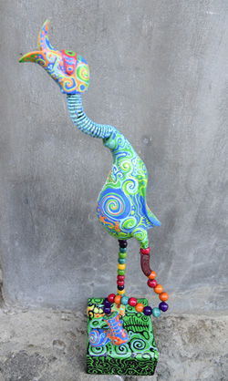 PAPERO IN LEGNO DIPINTO CON SCARPONI, COLLO A MOLLA, BASCULANTE, CM 65