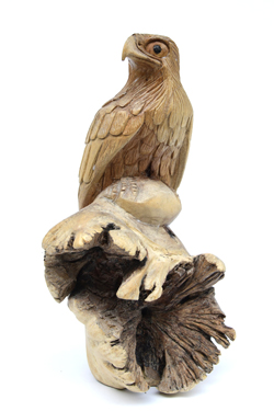 AQUILA IN PIEDI SU LEGNO PARASSITATO CM 24 CIRCA