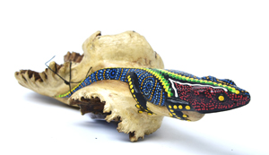 GECKO SU LEGNO PARASSITATO COLORATO CON TECNICA STILE ABORIGENO CM 16/20
