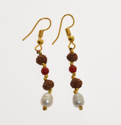 ORECCHINI CON PIETRE, RUDRASKA E PERLE DI FIUME CON CATENELLA