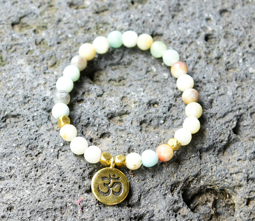 BRACCIALE ELASTICO CON PERLE IN PIETRA DURA MISURA DONNA 6 MM CON CHARM 0M GOLD PLATED - Image 2