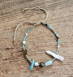 BRACCIALI LINEA SAMARKANDA CON PERLINE GIAPPONESI TURCHESE AFRICA, PERLE DI FIUME, PIETRE DURE E PERLINE IN METALLO GOLD PLATED