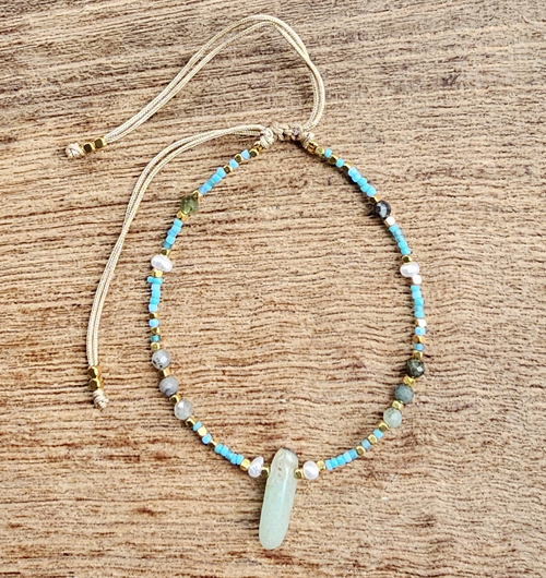 BRACCIALI LINEA SAMARKANDA CON PERLINE GIAPPONESI E PIETRE DURE TURCHESE AFRICA E AMAZONITE, PERLE DI FIUME E PERLINE IN OTTONE GOLD PLATED - Image 2