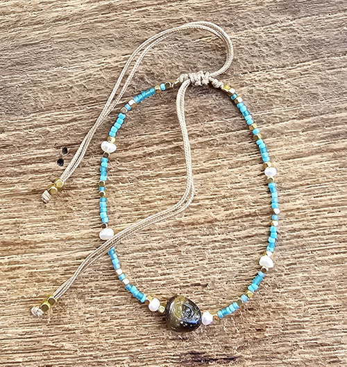 BRACCIALI LINEA SAMARKANDA CON PERLINE GIAPPONESI E PIETRA AMETISTA, PERLINE IN METALLO GOLD PLATED E PERLE DI FIUME 3 MM - Image 3