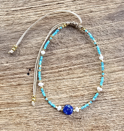 BRACCIALI LINEA SAMARKANDA CON PERLINE GIAPPONESI E PIETRA AMETISTA, PERLINE IN METALLO GOLD PLATED E PERLE DI FIUME 3 MM - Image 4