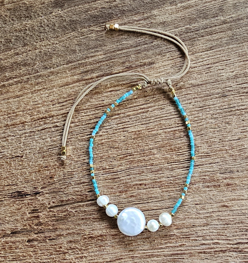 BRACCIALI LINEA SAMARKANDA CON PERLINE GIAPPONESI 15/0, PERLE DI FIUME 6 MM E PERLA BAROK GEPENG, CON PERLINE IN OTTONE GOLD PLATED - Image 2