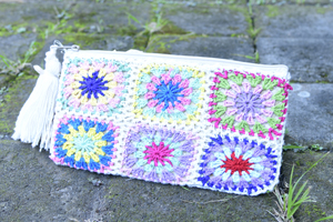 POCHETTE PANDAN COMB. UNCINETTOCON TASSEL E CONCHIGLIE CAORI CM 27X14