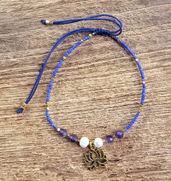 BRACCIALI LINEA SAMARKANDA CON PERLINE GIAPPONESI E PIETRE DURE TURCHESE AFRICA, PERLE DI FIUME E  PERLINE IN METALLO GOLD PLATED, CHARM FIORE DI LOTO