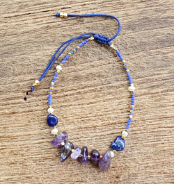 BRACCIALI LINEA SAMARKANDA CON PERLINE GIAPPONESI 15/0 , PIETRE DURE E PERLE DI FIUME, CHIUSURA REGOLABILE