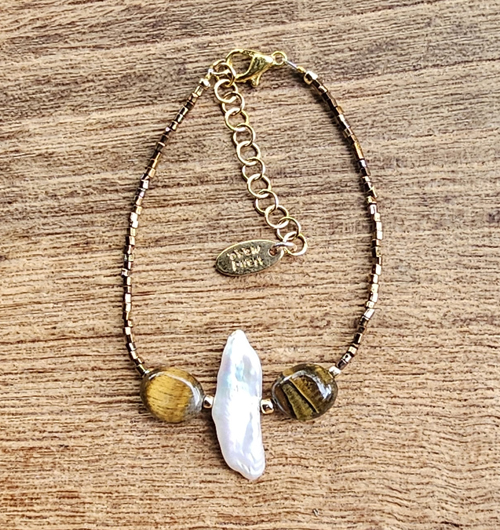 BRACCIALE PERLINE FGB 15/0 COLLEZIONE TUKAD CON CATENINA IN OTTONE REGOLABILE GOLD PLATED, PERLA BIMA RETTANGOLARE, TARGHETTA HAND MADE E PIETRA DURA AMAZZONITE - Image 4