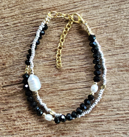 BRACCIALE 2 FILI CON MOSCHETTONE E CATENELLA GOLD PLATED REGOLABILE, PERLINE GOLD E SILVER PLATED, CRISTALLI E PERLE DI FIUME 6 E 4 MM - Image 5