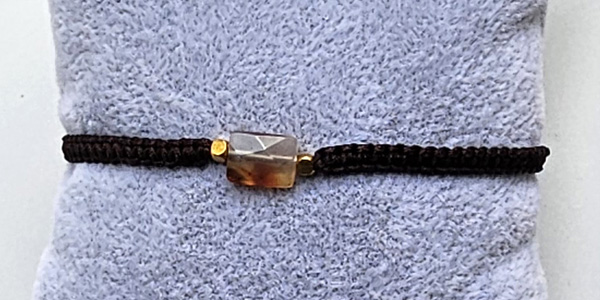 BRACCIALE MACRAME COMBINATION PIETRA RETTANGOLARE SFACCETTATA AGATA CORNIOLA E PERLINE IN OTTONE GOLD PLATED - Image 2