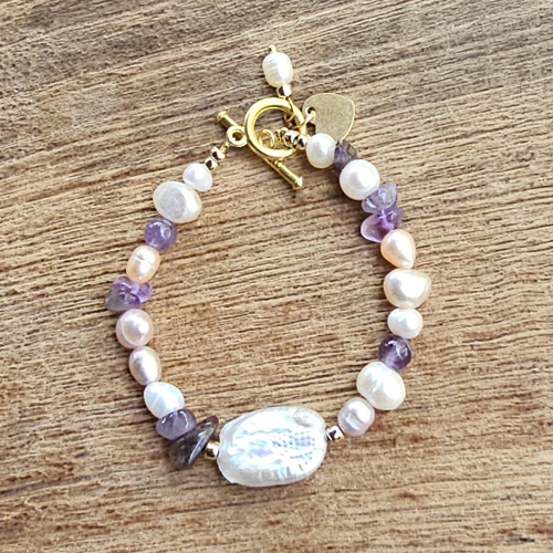 BRACCIALE CON PIETRE E PERLE DI FIUME DA 4 A 8 MM E PERLINE GIAPPONESI GOLD PLATED, PERLA CENTRALE BIMA BAROK RETTANGOLARE, CHIUSURA A T - Image 3