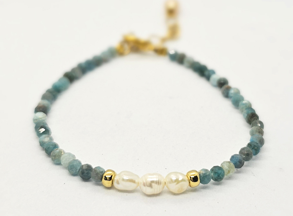 BRACCIALE CON PIETRE SFACCETTATE 2/3/4 MM E PERLE DI FIUME A CHICCO DI RISO, PERLINE GIAPPONESI GOLD PLATED, CHIUSURA A CATENELLA REGOLABILE - Image 4