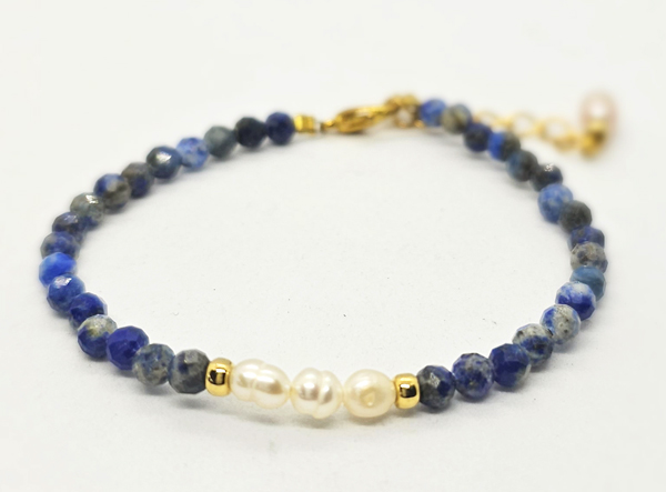 BRACCIALE CON PIETRE SFACCETTATE 2/3/4 MM E PERLE DI FIUME A CHICCO DI RISO, PERLINE GIAPPONESI GOLD PLATED, CHIUSURA A CATENELLA REGOLABILE - Image 9