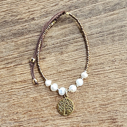 BRACCIALI LINEA SAMARKANDA CON PERLINE GIAPPONESI E PERLINE GOLD PLATED 12/0, PERLE DI FIUME 5 MM CON CHARM ALBERO DELLA VITA , CHIUSURA MACRAME REGOLABILE