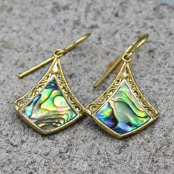 ORECCHINI IN OTTONE CON CONCHIGLIA ABALONE