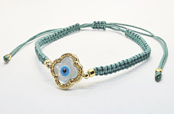 BRACCIALE FULL MACRAME' CON MEDAGLIA IN METALLO GOLD PLATED CON ZIRCONI E E MADREPERLA A FORMA DI QUADRIFOGLIO E DEVIL EYES