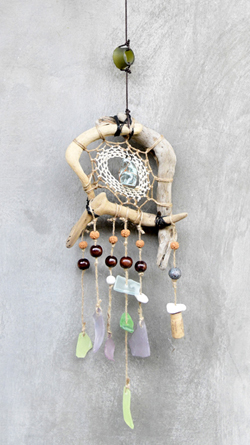 DREAM CATCHER IN DRIFTWOOD CORDA IN JUTA , COTONE E PERLINE IN LEGNO E VETRO RECICLATO