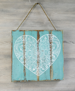 PANNELLO DECORATIVO MANDALA E CUORE SERIGRAFATO SU LEGNO DIPINTO CM 30X30