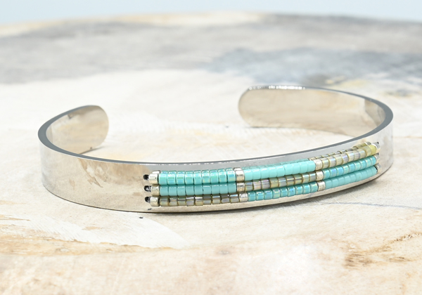 BRACCIALE PLATE BRASS SILVER PLATED CON PERLINE MIUKI 3 RIGHE MIRING MOTIF (REGOLABILE) - Image 4