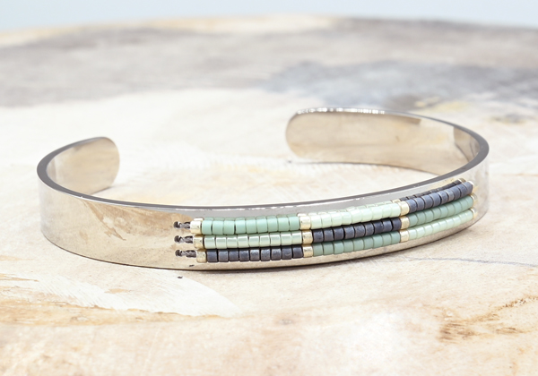 BRACCIALE PLATE BRASS SILVER PLATED CON PERLINE MIUKI 3 RIGHE MIRING MOTIF (REGOLABILE) - Image 5