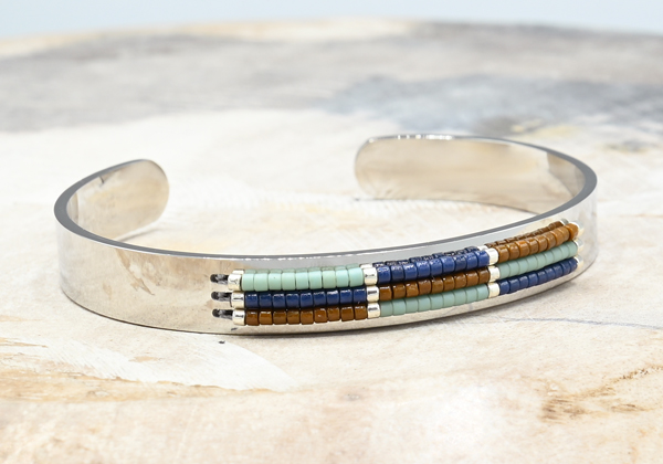 BRACCIALE PLATE BRASS SILVER PLATED CON PERLINE MIUKI 3 RIGHE MIRING MOTIF (REGOLABILE) - Image 6