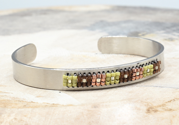 BRACCIALE PLATE BRASS SILVER PLATED CON PERLINE MIUKI 3 RIGHE SQUARE MOTIF - Image 3