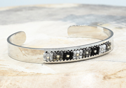 BRACCIALE PLATE BRASS SILVER PLATED CON PERLINE MIUKI 3 RIGHE SQUARE MOTIF