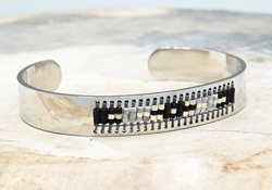 BRACCIALE PLATE BRASS SILVER PLATED CON PERLINE MIUKI 3 RIGHE INDIAN CROSS MOTIF