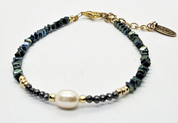 BRACCIALE COLLEZIONE EMATITE FULL STONA FORMA FRASTAGLIATA, CON PERLA DI FIUME A CHICCO DI RISO E PIETRA EMATITE, CON PERLINE GIAPPONESI MATZUNO 12/0 E CATENELLA IN OTTONE GOLD PLATED