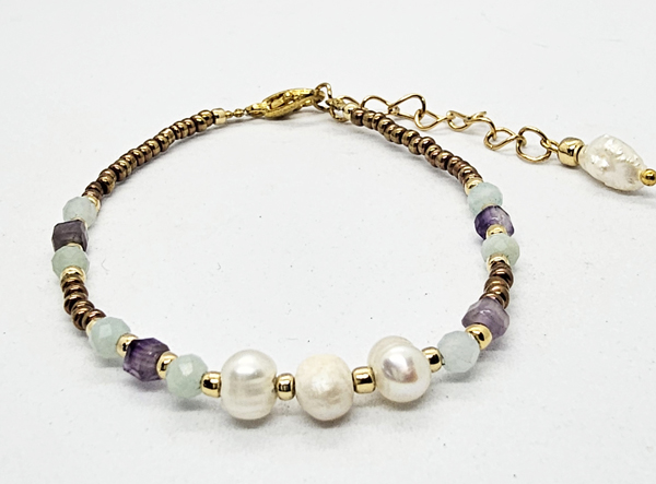 BRACCIALE LINEA SAMARKANDA CON PERLINE GIAPPONESI GOLD PLATED 12/0, PIETRE DURE AMETISTA E AMAZZONITE, PERLE DI FIUME, CHIUSURA REGOLABILE - Image 3