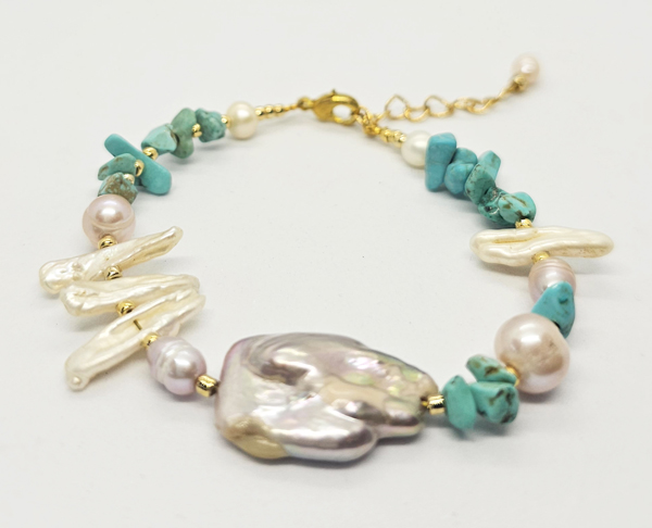 BRACCIALE CON PIETRE DURE E PERLE DI FIUME BAROK, PERLINE GIAPPONESI GOLD PLATED, CHIUSURA A CATENELLA REGOLABILE - STONE E PEARL MIX SHAPES - Image 3