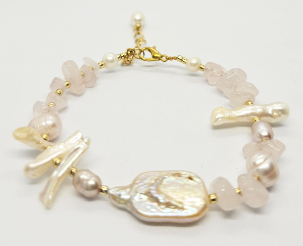 BRACCIALE CON PIETRE DURE E PERLE DI FIUME BAROK, PERLINE GIAPPONESI GOLD PLATED, CHIUSURA A CATENELLA REGOLABILE - STONE E PEARL MIX SHAPES - Image 6