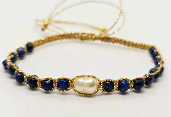 BRACCIALE MACRAME' TAMASHI STYLE CON PIETRE DURE SFACCETTATE AMETISTA 4 MM E PERLA DI FIUME A CHICCO DI RISO MM 6X4 SU CORDINO DORATO GIAPPONESE METALLICO, CHIUSURA REGOLABILE - Image 4